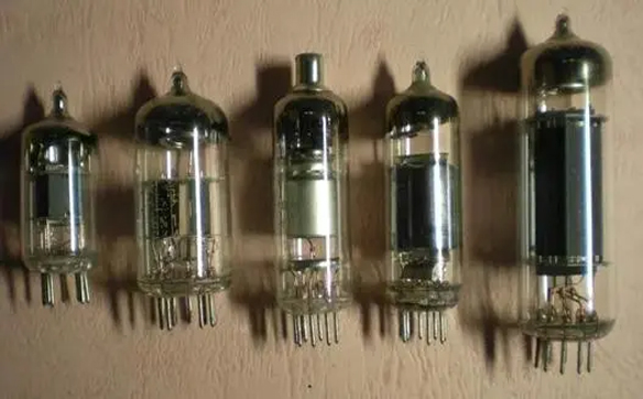 「MMBT3906」晶體管計(jì)算機(jī)與電子管計(jì)算機(jī)有什么區(qū)別 - 壹芯微